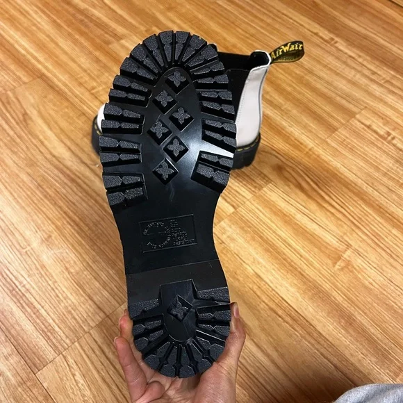 Doc Martens 2976 Quad Platform Chelsea Boot. NWOT. White size 7, fit like 8 - Picture 7 of 7